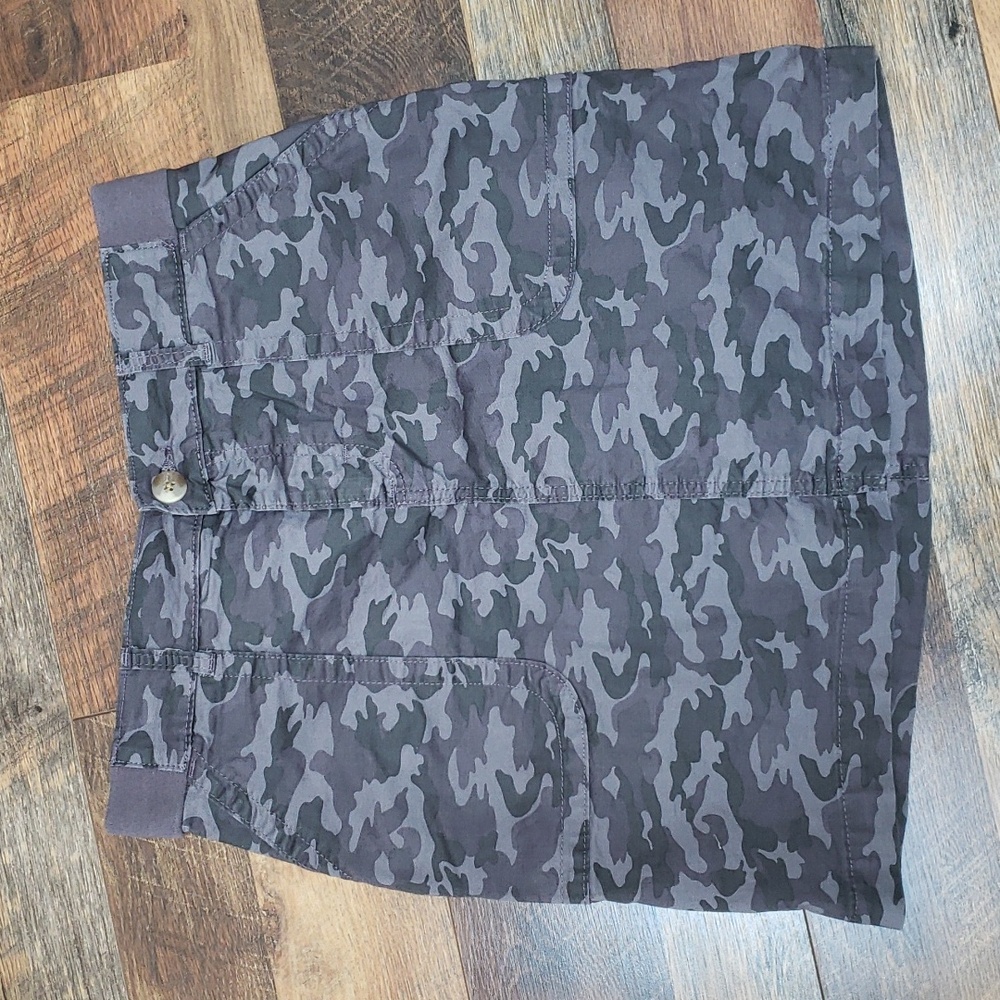 Lee Regular Fit Midrise Skort in Gray Camouflage, Size 6 Medium